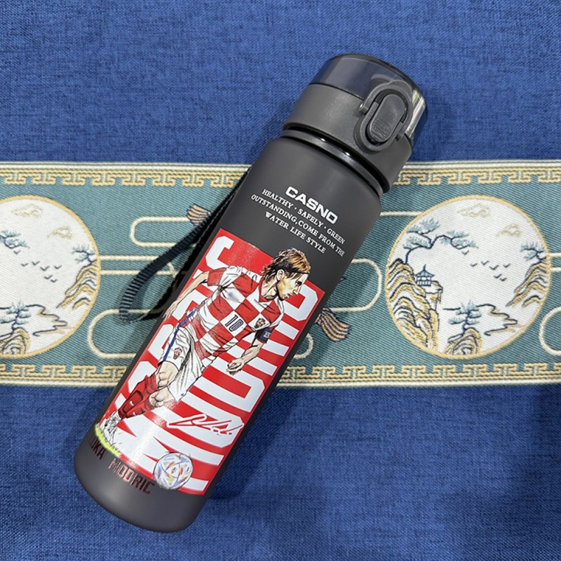 Frosted Water Bottle with Lid Space Cup Sports Water Cup for Soccer Fans & Tournaments